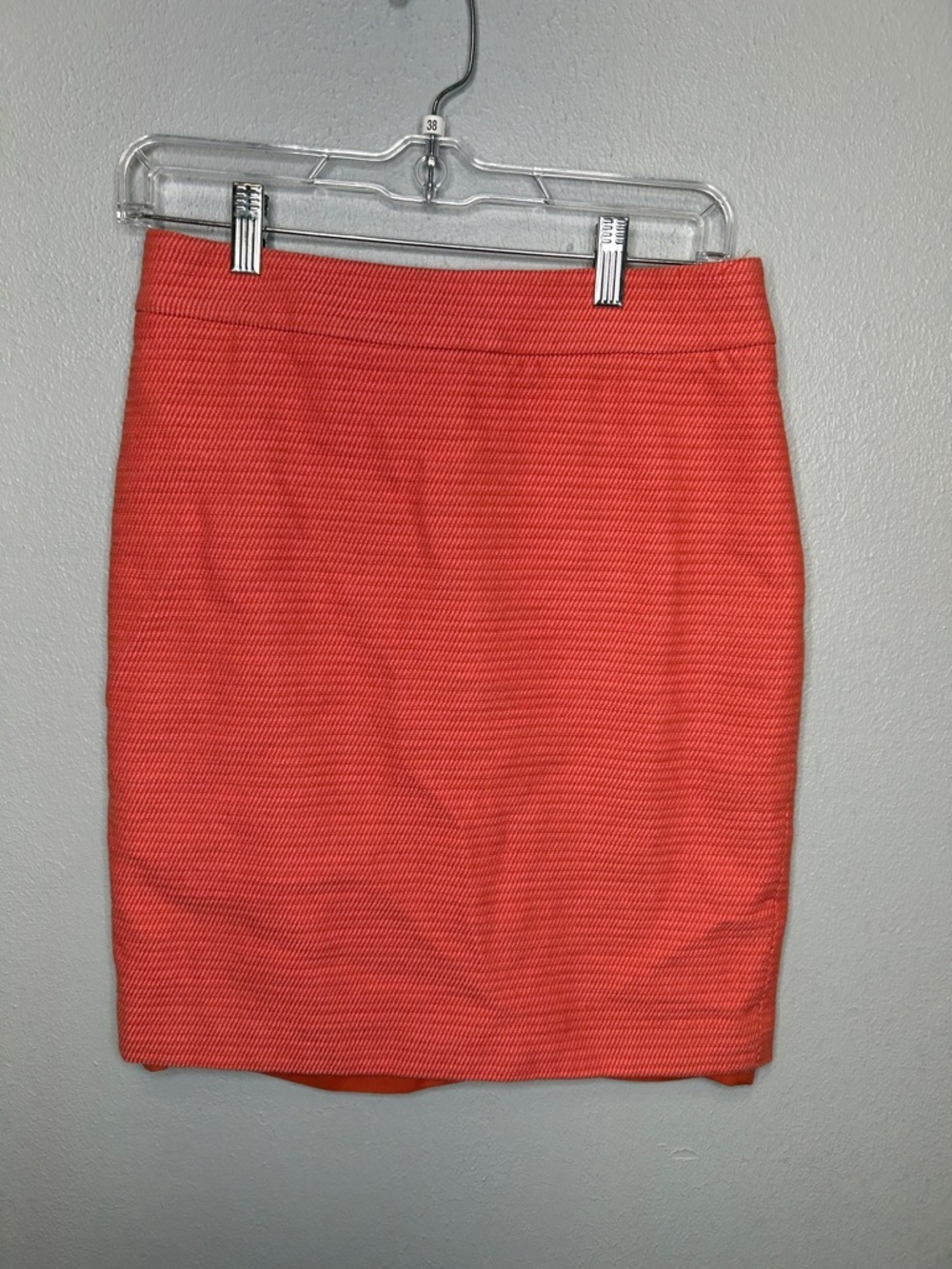 Ann Taylor Women's Coral Textured Pencil Skirt. Size 6p